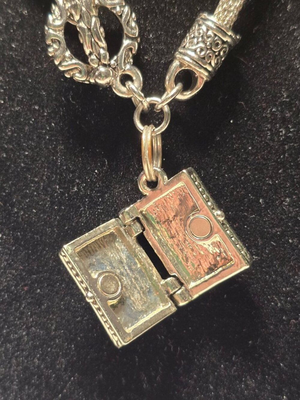 Vintage Y2K Mesh Silver Choker Front Toggle Prayer Box Locket Necklace - Picture 3 of 4